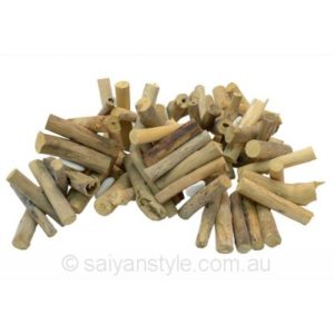 Strand of Driftwood & Pebbles